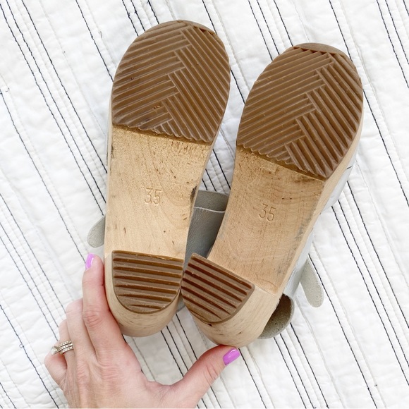 Lotta From Stockholm Peep Toe Clogs Silver Leather
Wooden Block Heel Size 35 5 - Picture 7 of 10